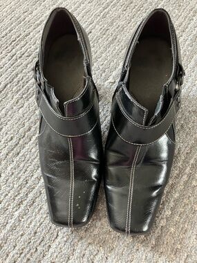 AEROSOLES Black Oxford with Contrast Stitching